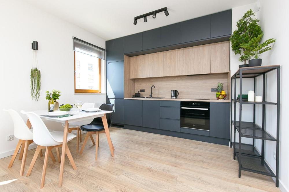 Apartamento Apartament Black Zajezdnia Wrzeszcz Gdansk Exterior foto